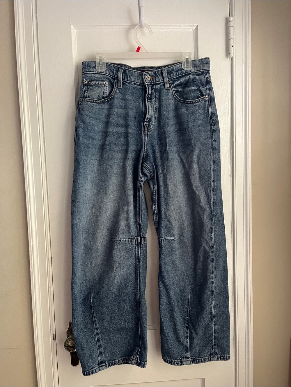Lucky Brand Women’s Barrel Jeans in Medium Wash - Picture 6 of 9